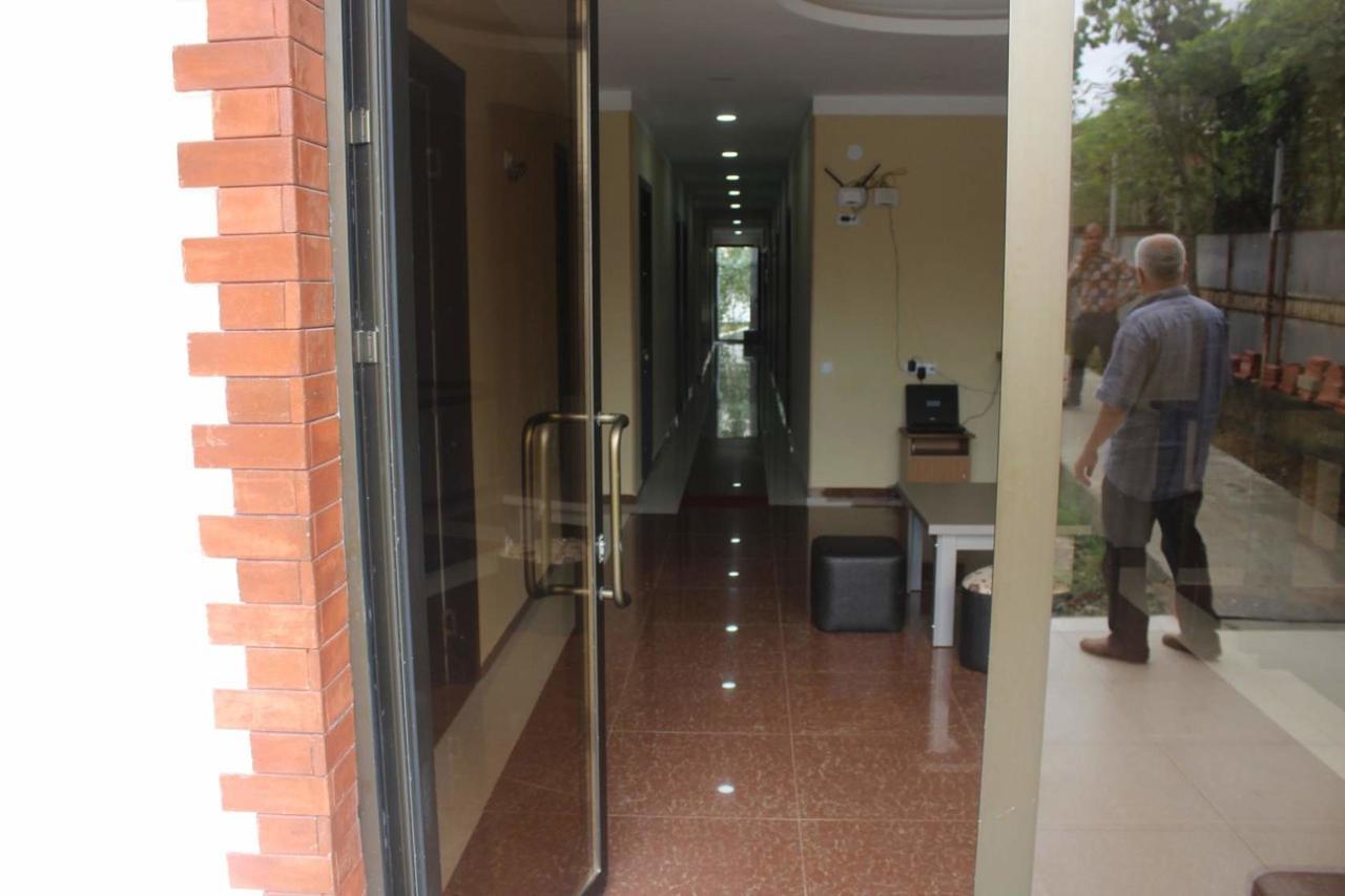 Hotel Rio Kutaisi Bagian luar foto